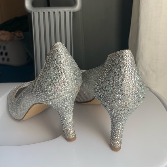 Silver heels - Picture 3 of 4